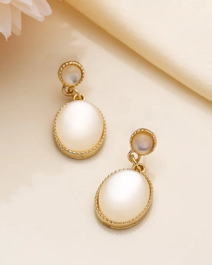 GOLDEN OVAL ELEGANCE EARRING