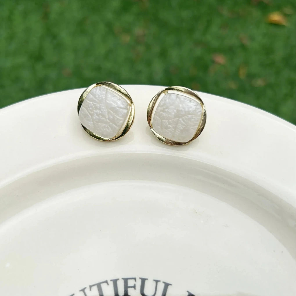 GOLDEN WHITE CUFFLINK EARRING