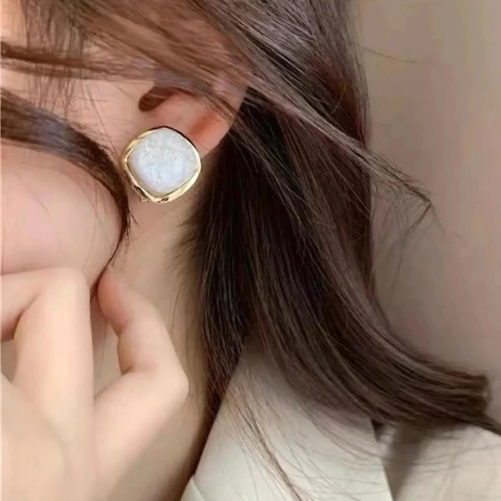 GOLDEN WHITE CUFFLINK EARRING