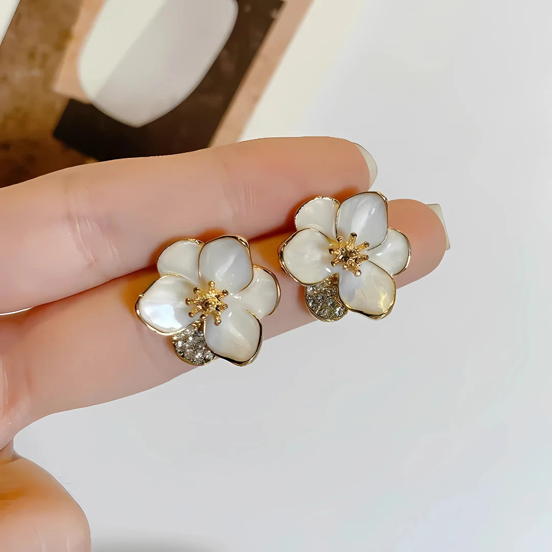 GOLDEN PETAL BLOOM EARRING