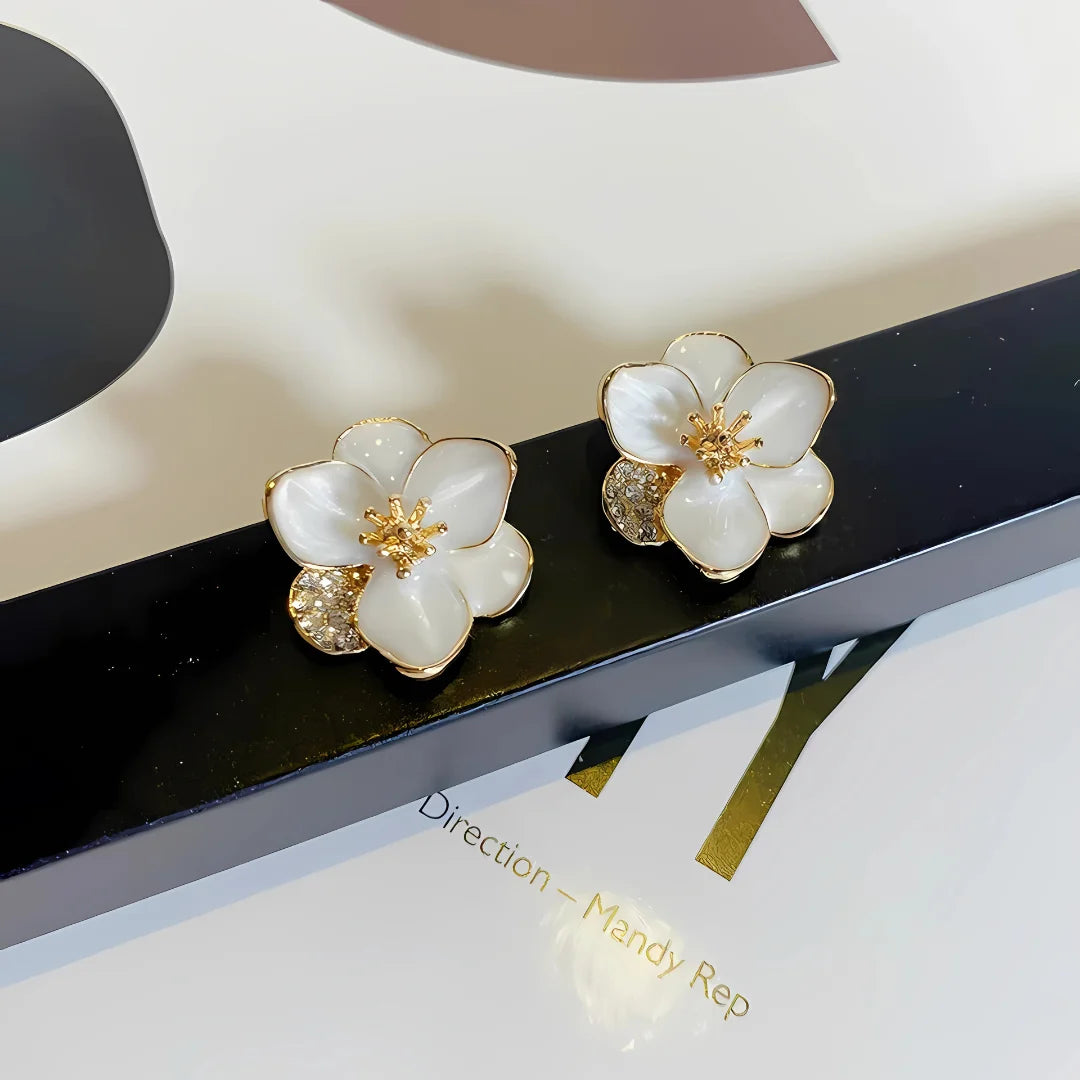 GOLDEN PETAL BLOOM EARRING