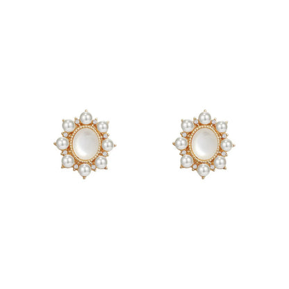 PEARL ELEGANCE OVAL EARRING