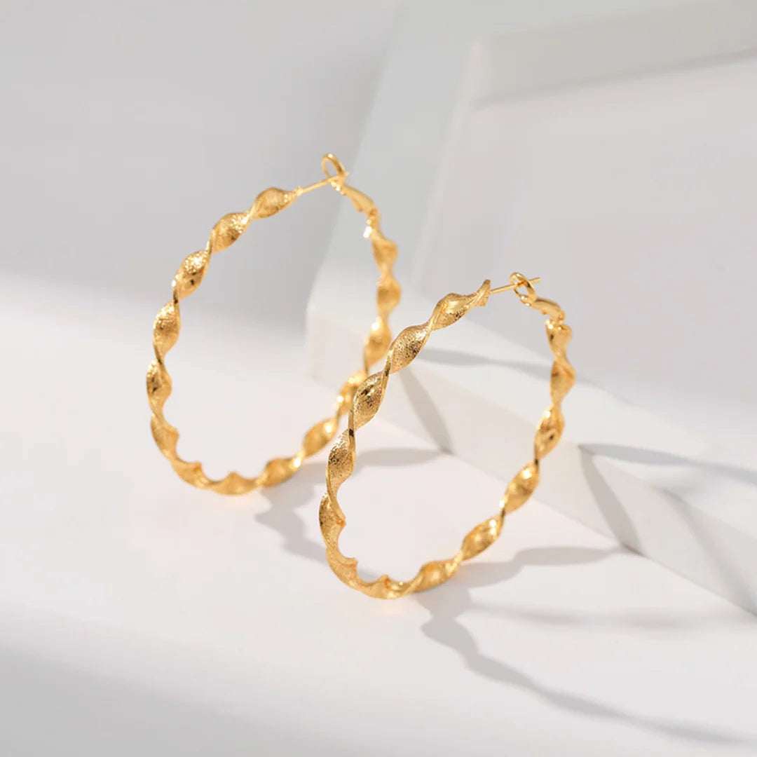 GOLDEN TWIST HOOP EARRING