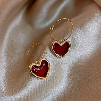 GOLDEN HEART CHARM EARRING