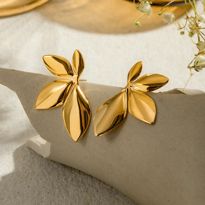 GOLDEN LEAF ELEGANCE EARRING