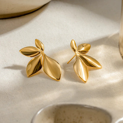 GOLDEN LEAF ELEGANCE EARRING