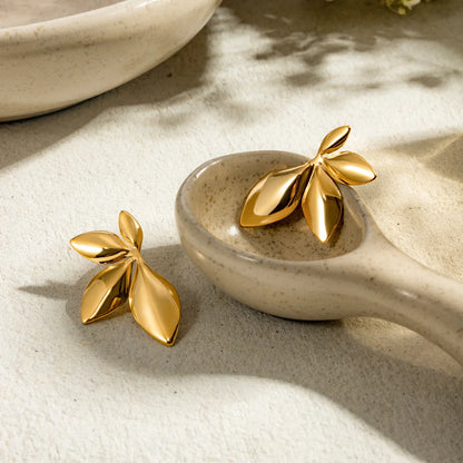 GOLDEN LEAF ELEGANCE EARRING