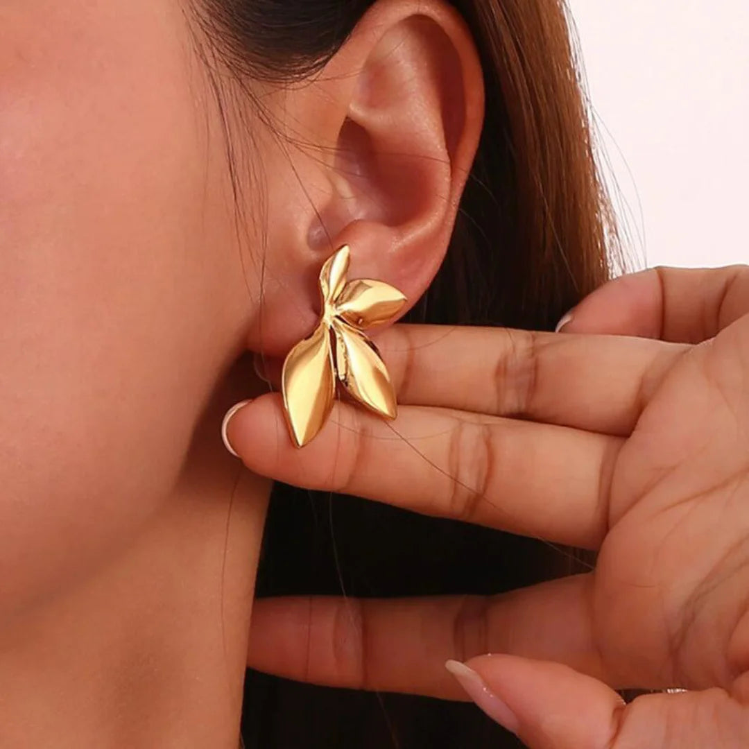 GOLDEN LEAF ELEGANCE EARRING