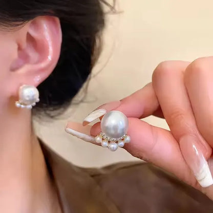 PEARL CLUSTER ELEGANCE EARRING