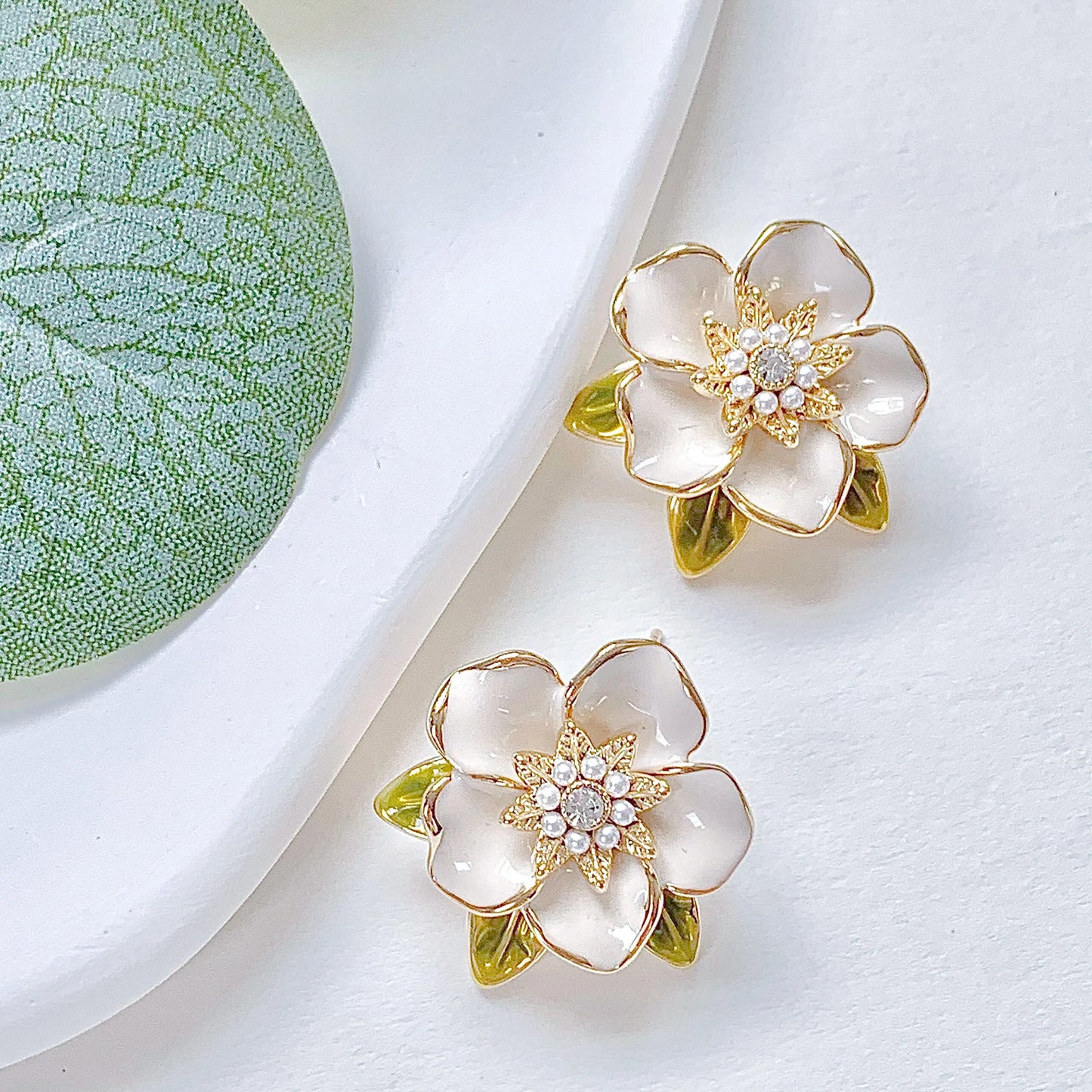 FLORAL ELEGANCE EARRING