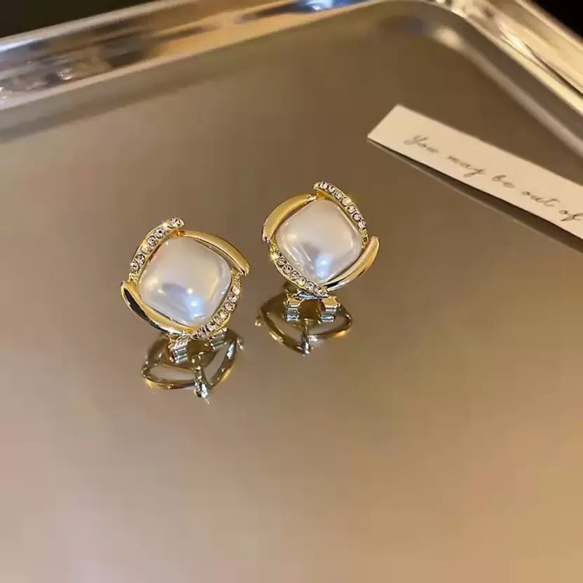 SQUARE PEARL EARRING